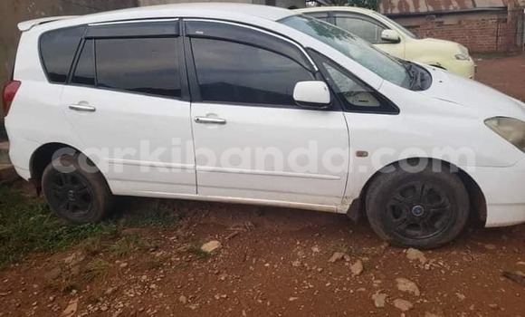 Nunua Ilio tumika Toyota Spacio Nyeupe Gari ndani ya Kampala nchini Uganda