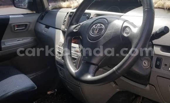 Gura Yakoze Toyota Noah Black Imodoka i Kampala mu Uganda Gura Yakoze Toyota Noah Black Imodoka i Kampala mu Uganda