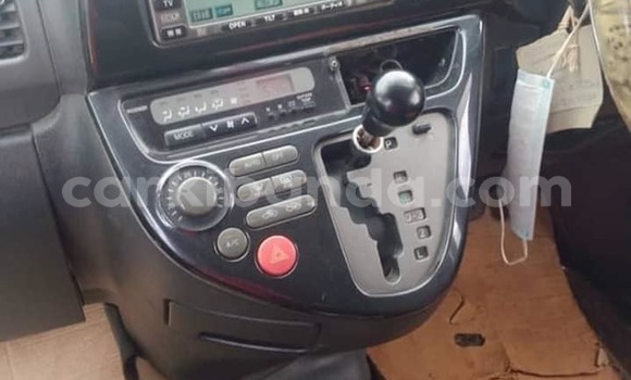 Gura Yakoze Toyota Wish Silver Imodoka i Kampala mu Uganda Gura Yakoze Toyota Wish Silver Imodoka i Kampala mu Uganda