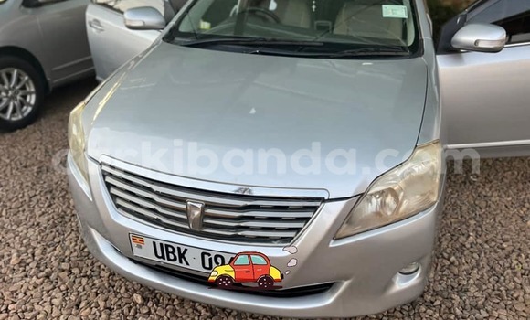Gura Yakoze Toyota Premio Silver Imodoka i Kampala mu Uganda
