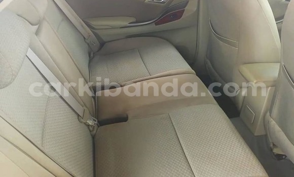 Gura Yakoze Toyota Premio Silver Imodoka i Kampala mu Uganda Gura Yakoze Toyota Premio Silver Imodoka i Kampala mu Uganda