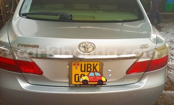 Gura Yakoze Toyota Premio Silver Imodoka i Kampala mu Uganda Gura Yakoze Toyota Premio Silver Imodoka i Kampala mu Uganda
