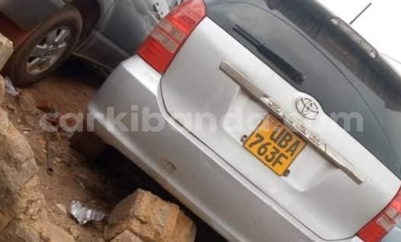 Gura Yakoze Toyota Wish Silver Imodoka i Kampala mu Uganda Gura Yakoze Toyota Wish Silver Imodoka i Kampala mu Uganda