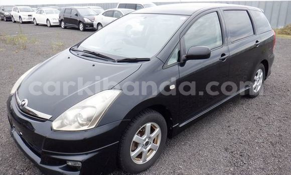 Nunua Ilio tumika Toyota Wish Nyeusi Gari ndani ya Kampala nchini Uganda