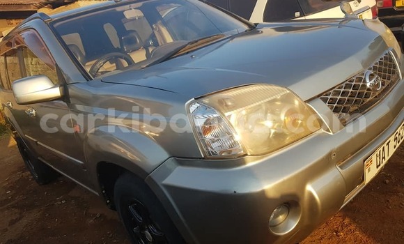 Acheter Occasion Voiture Nissan X–Trail Gris à Kampala, Ouganda Acheter Occasion Voiture Nissan X–Trail Gris à Kampala, Ouganda