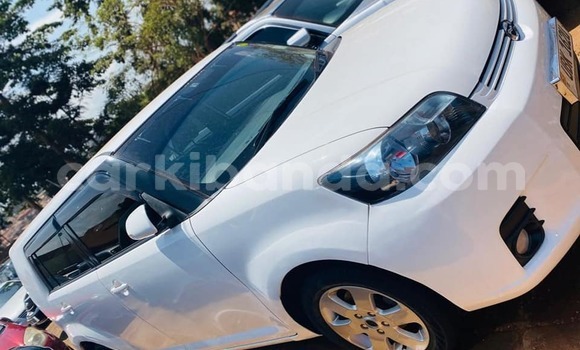 Acheter Occasion Voiture Toyota Corolla Rumion Blanc à Kampala, Ouganda Acheter Occasion Voiture Toyota Corolla Rumion Blanc à Kampala, Ouganda