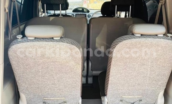 Acheter Occasion Voiture Toyota Corolla Rumion Blanc à Kampala, Ouganda Acheter Occasion Voiture Toyota Corolla Rumion Blanc à Kampala, Ouganda