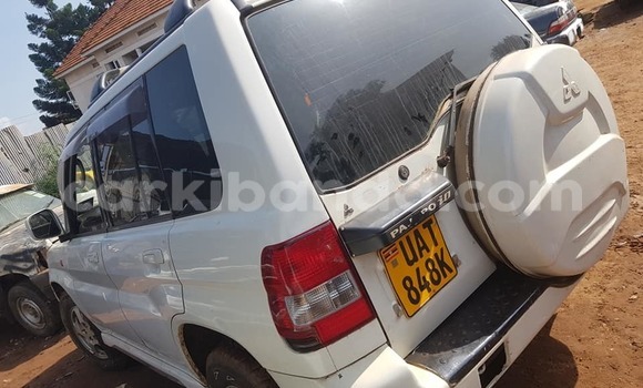 Gura Yakoze Mitsubishi Pajero Junior White Imodoka i Kampala mu Uganda
