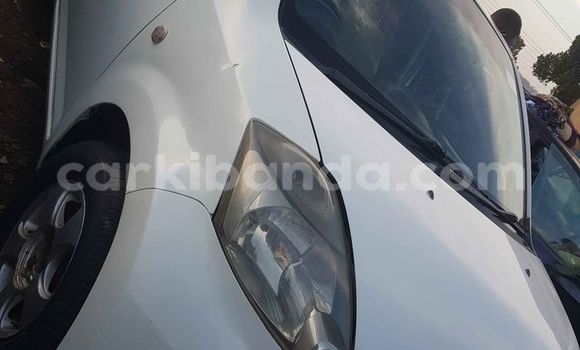 Gura Yakoze Toyota Passo White Imodoka i Kampala mu Uganda
