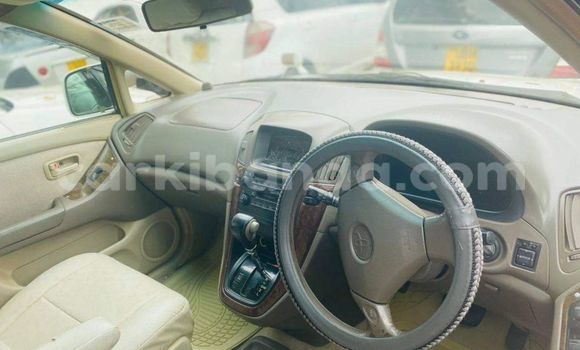 Acheter Occasion Voiture Toyota Harrier Blanc à Kampala, Ouganda Acheter Occasion Voiture Toyota Harrier Blanc à Kampala, Ouganda