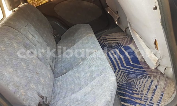 Acheter Occasion Voiture Toyota Raum Noir à Kampala, Ouganda Acheter Occasion Voiture Toyota Raum Noir à Kampala, Ouganda