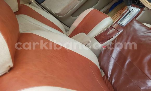 Acheter Occasion Voiture Toyota Premio Gris à Kampala, Ouganda Acheter Occasion Voiture Toyota Premio Gris à Kampala, Ouganda