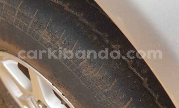 Acheter Occasion Voiture Toyota Premio Gris à Kampala, Ouganda Acheter Occasion Voiture Toyota Premio Gris à Kampala, Ouganda