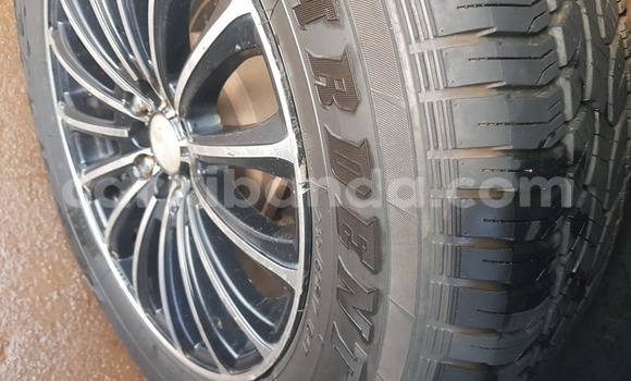 Acheter Occasion Voiture Toyota Harrier Blanc à Kampala, Ouganda Acheter Occasion Voiture Toyota Harrier Blanc à Kampala, Ouganda