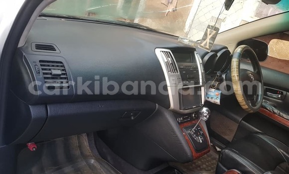 Acheter Occasion Voiture Toyota Harrier Blanc à Kampala, Ouganda Acheter Occasion Voiture Toyota Harrier Blanc à Kampala, Ouganda