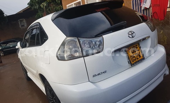 Acheter Occasion Voiture Toyota Harrier Blanc à Kampala, Ouganda Acheter Occasion Voiture Toyota Harrier Blanc à Kampala, Ouganda