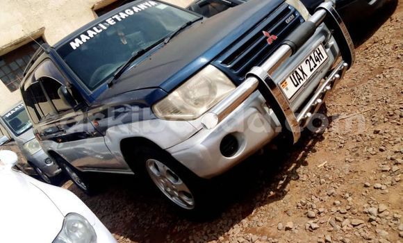 Acheter Occasion Voiture Mitsubishi Pajero iO Bleu à Kampala, Ouganda