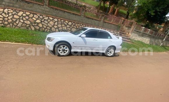Gura Yakoze Toyota Altezza White Imodoka i Kampala mu Uganda Gura Yakoze Toyota Altezza White Imodoka i Kampala mu Uganda
