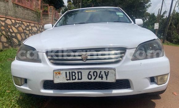 Gura Yakoze Toyota Altezza White Imodoka i Kampala mu Uganda Gura Yakoze Toyota Altezza White Imodoka i Kampala mu Uganda