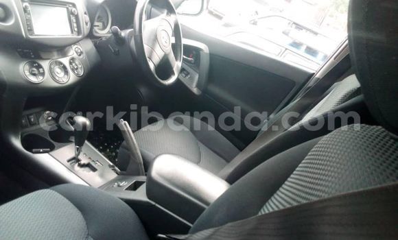 Nunua Ilio tumika Toyota RAV4 Nyeusi Gari ndani ya Kampala nchini Uganda Nunua Ilio tumika Toyota RAV4 Nyeusi Gari ndani ya Kampala nchini Uganda