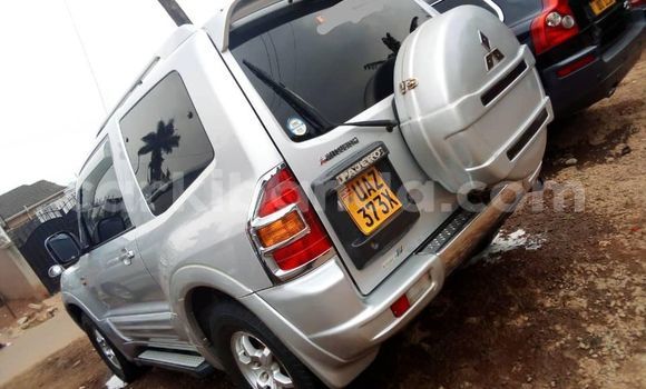 Gura Yakoze Mitsubishi Pajero Silver Imodoka i Kampala mu Uganda Gura Yakoze Mitsubishi Pajero Silver Imodoka i Kampala mu Uganda