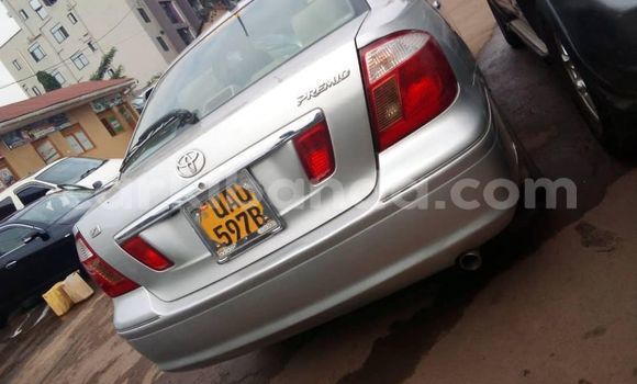 Gura Yakoze Toyota Premio Silver Imodoka i Kampala mu Uganda Gura Yakoze Toyota Premio Silver Imodoka i Kampala mu Uganda