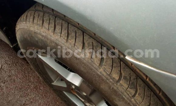 Gura Yakoze Toyota Premio Silver Imodoka i Kampala mu Uganda Gura Yakoze Toyota Premio Silver Imodoka i Kampala mu Uganda