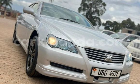 Nunua Ilio tumika Toyota Mark X Fedha Gari ndani ya Kampala nchini Uganda