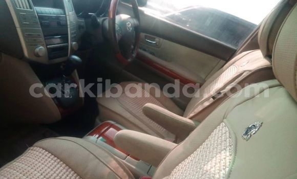 Gura Yakoze Toyota Harrier Silver Imodoka i Kampala mu Uganda Gura Yakoze Toyota Harrier Silver Imodoka i Kampala mu Uganda