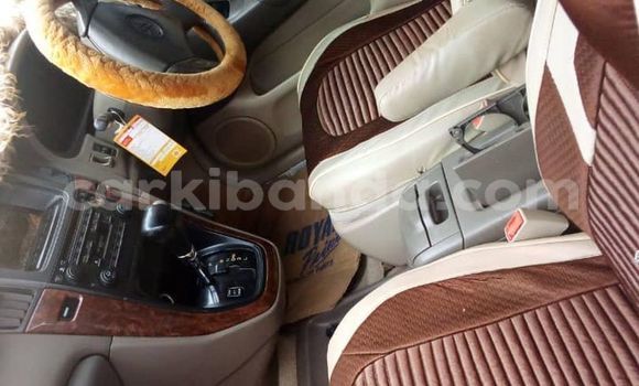 Gura Yakoze Toyota Harrier Silver Imodoka i Kampala mu Uganda Gura Yakoze Toyota Harrier Silver Imodoka i Kampala mu Uganda