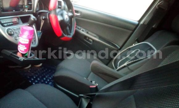 Gura Yakoze Toyota Wish Silver Imodoka i Kampala mu Uganda Gura Yakoze Toyota Wish Silver Imodoka i Kampala mu Uganda