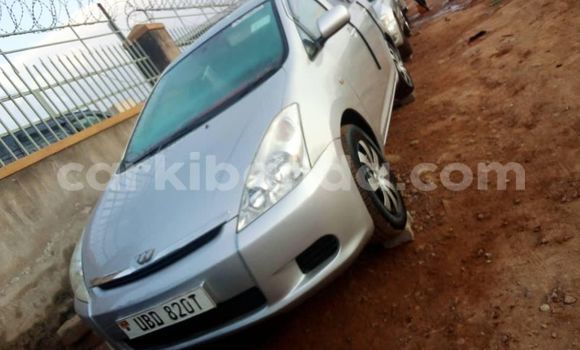 Gura Yakoze Toyota Wish Silver Imodoka i Kampala mu Uganda Gura Yakoze Toyota Wish Silver Imodoka i Kampala mu Uganda