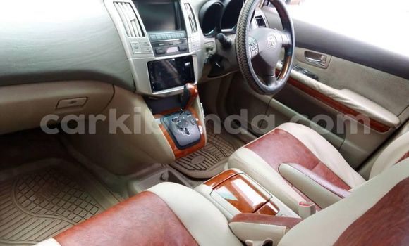 Gura Yakoze Toyota Harrier White Imodoka i Kampala mu Uganda Gura Yakoze Toyota Harrier White Imodoka i Kampala mu Uganda