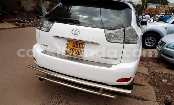 Gura Yakoze Toyota Harrier White Imodoka i Kampala mu Uganda Gura Yakoze Toyota Harrier White Imodoka i Kampala mu Uganda