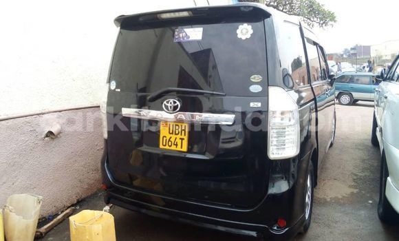 Gura Yakoze Toyota Noah Black Imodoka i Kampala mu Uganda Gura Yakoze Toyota Noah Black Imodoka i Kampala mu Uganda