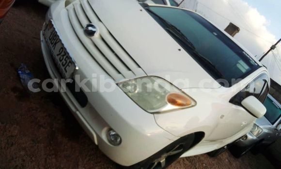 Gura Yakoze Toyota IST White Imodoka i Kampala mu Uganda Gura Yakoze Toyota IST White Imodoka i Kampala mu Uganda