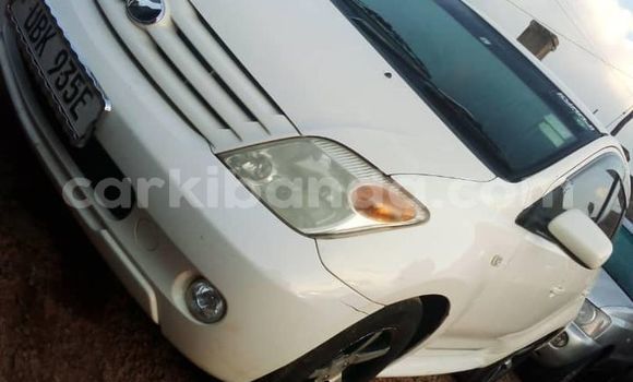 Gura Yakoze Toyota IST White Imodoka i Kampala mu Uganda Gura Yakoze Toyota IST White Imodoka i Kampala mu Uganda