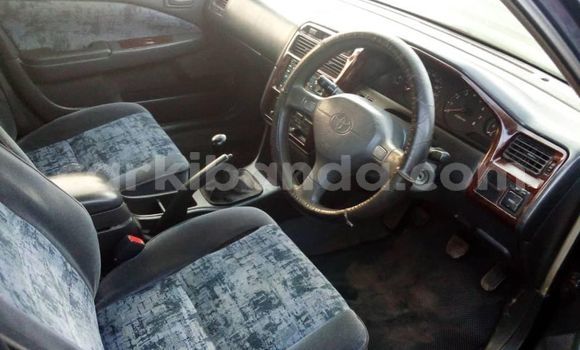 Gura Yakoze Toyota Premio Blue Imodoka i Kampala mu Uganda Gura Yakoze Toyota Premio Blue Imodoka i Kampala mu Uganda