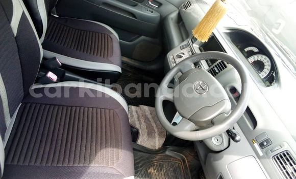 Gura Yakoze Toyota Raum Blue Imodoka i Kampala mu Uganda Gura Yakoze Toyota Raum Blue Imodoka i Kampala mu Uganda