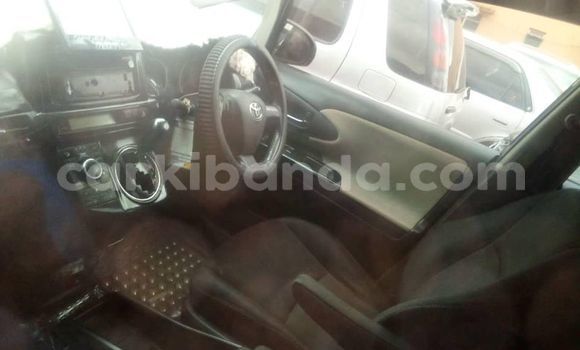 Gura Yakoze Toyota Wish Black Imodoka i Kampala mu Uganda Gura Yakoze Toyota Wish Black Imodoka i Kampala mu Uganda