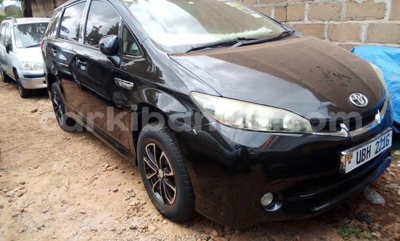 Gura Yakoze Toyota Wish Black Imodoka i Kampala mu Uganda Gura Yakoze Toyota Wish Black Imodoka i Kampala mu Uganda