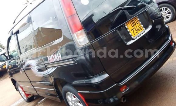 Gura Yakoze Toyota Noah Black Imodoka i Kampala mu Uganda Gura Yakoze Toyota Noah Black Imodoka i Kampala mu Uganda