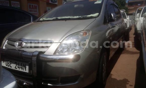 Gura Yakoze Toyota Spacio Silver Imodoka i Kampala mu Uganda Gura Yakoze Toyota Spacio Silver Imodoka i Kampala mu Uganda