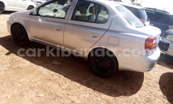 Acheter Occasion Voiture Toyota Platz Gris à Kampala, Ouganda