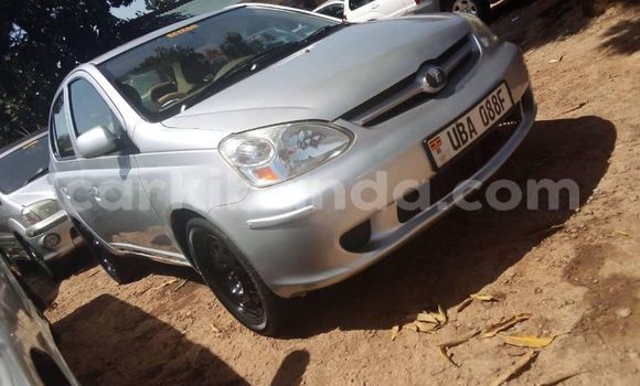 Gura Yakoze Toyota Platz Silver Imodoka i Kampala mu Uganda Gura Yakoze Toyota Platz Silver Imodoka i Kampala mu Uganda