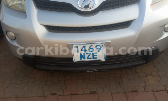 Gura Imported Toyota IST Silver Imodoka i Kampala mu Uganda