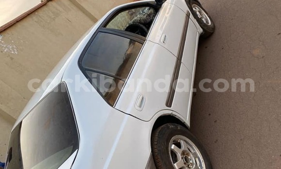 Acheter Occasion Voiture Toyota Premio Blanc à Kampala, Ouganda