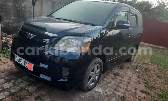 Gura Yakoze Toyota Noah Black Imodoka i Kampala mu Uganda