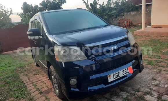 Gura Yakoze Toyota Noah Black Imodoka i Kampala mu Uganda