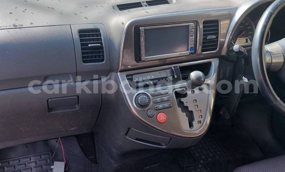 Acheter Occasion Voiture Toyota Wish Blanc à Kampala, Ouganda Acheter Occasion Voiture Toyota Wish Blanc à Kampala, Ouganda